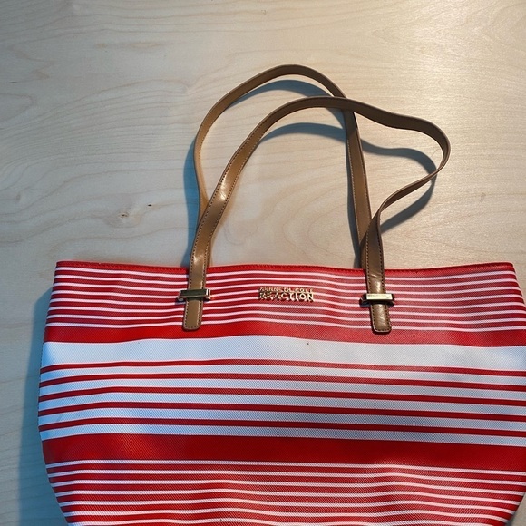 Kenneth Cole Reaction Purse (BU) - Picture 5 of 14